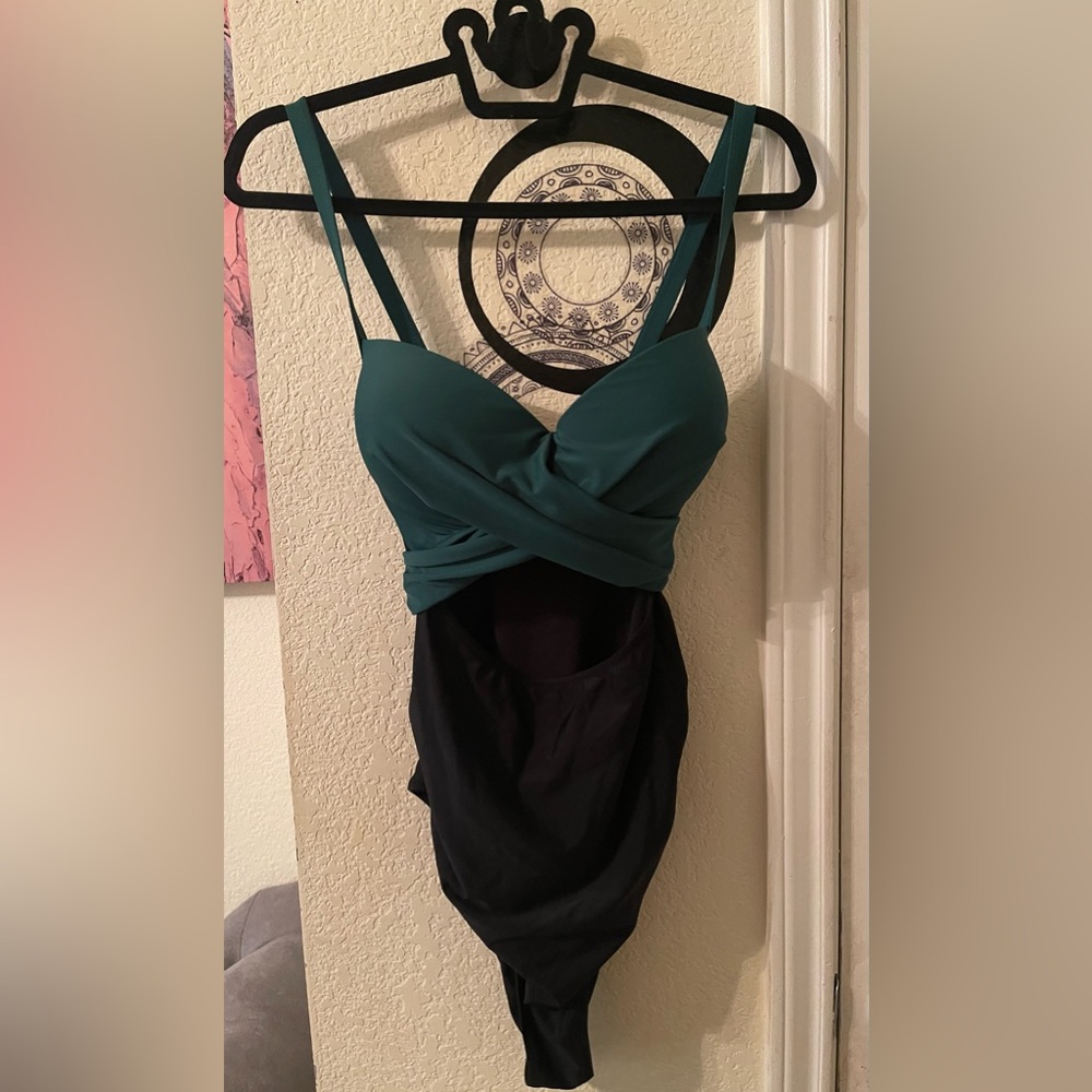 Plus Size Womens one piece green/black swim suit size XL pre-owned